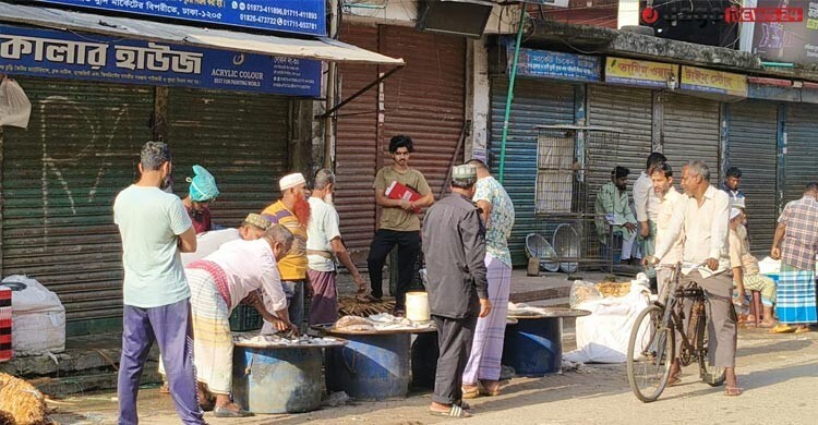 ঈদের তৃতীয় দিনেও মাছের বাজারে চিরচেনা ব্যস্ততা ফেরেনি