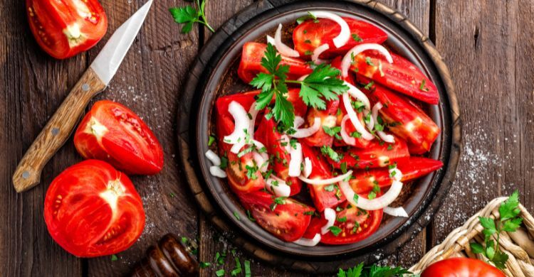 এই শীতে প্রতিদিন টমেটো সালাদ খাবেন যে কারণে