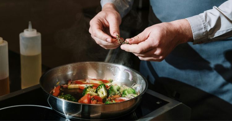 সবজির পুষ্টিগুণ বজায় রেখে রান্না করার নিয়ম জানুন