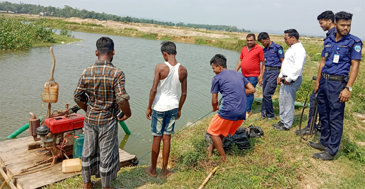 নাফ নদ থেকে অবৈধ বালু উত্তোলন, জরিমানা ২ লাখ