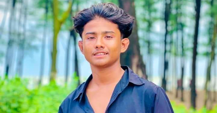 কক্সবাজার সৈকতে গোসলে নেমে ভেসে গেলেন ফটোগ্রাফার