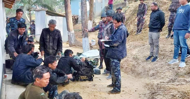 আতঙ্কে ঘরছাড়া ৩ গ্রামের মানুষ, সীমান্তে জড়ো হচ্ছেন রোহিঙ্গারা