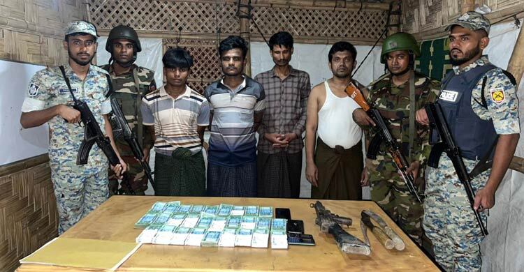 উখিয়ায় বিদেশি অস্ত্রসহ ৪ রোহিঙ্গা আটক
