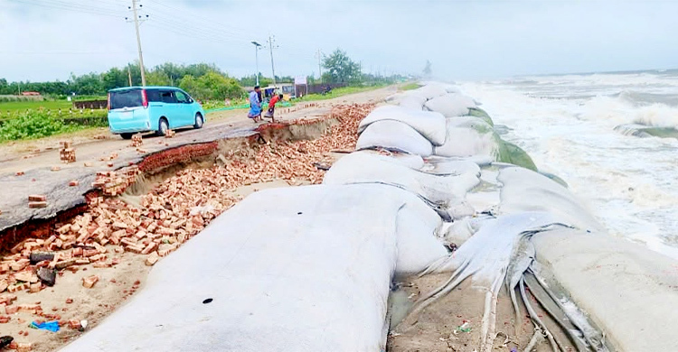 কক্সবাজার-টেকনাফ মেরিন ড্রাইভ সড়কে ভাঙন