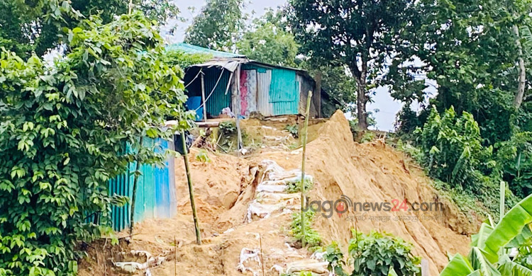 মাইকিংয়ে সীমাবদ্ধ প্রশাসন, পাহাড়ধসে বড় হচ্ছে মৃত্যুর মিছিল