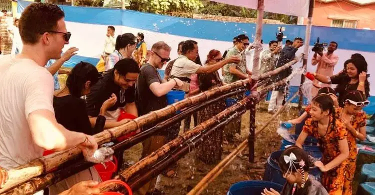 জলকেলিতে মাতোয়ারা পর্যটন নগরী কক্সবাজার