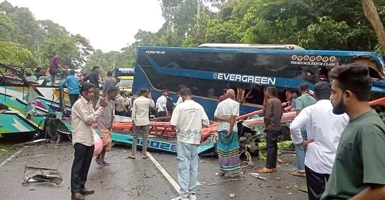 কক্সবাজারে দুই বাসের মুখোমুখি সংঘর্ষে শিশু নিহত, আহত অর্ধশত