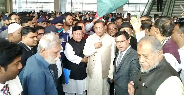 কক্সবাজারের প্রকৃতি উপভোগে ৩৪ কূটনীতিক এলেন ট্রেনে চড়ে