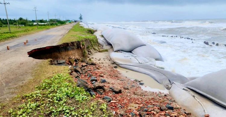 কক্সবাজার-টেকনাফ মেরিন ড্রাইভ সড়কে ভাঙন