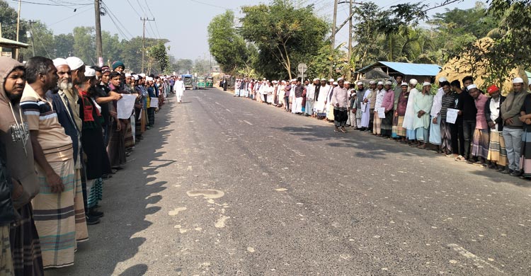 মিয়ানমার থেকে ছোড়া গুলিতে টেকনাফে শিশু আহত, স্থানীয়দের প্রতিবাদ