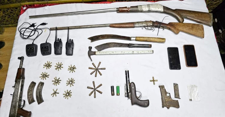 উখিয়ায় যৌথবাহিনীর অভিযানে অস্ত্র-গোলাবারুদসহ আটক ৩