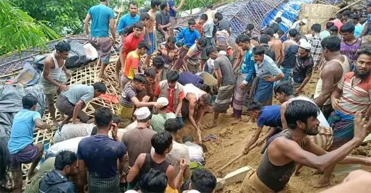 রোহিঙ্গা ক্যাম্পে পাহাড় ধসে ২ শিক্ষার্থী নিহত