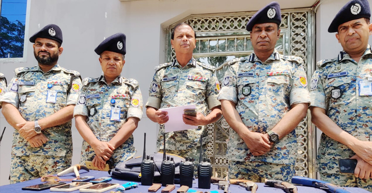 উখিয়ায় অস্ত্র-গোলাবারুদসহ ৪ রোহিঙ্গা আটক