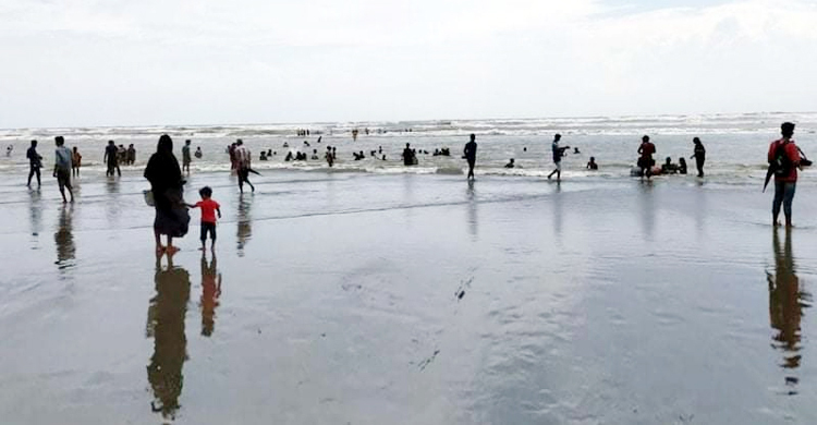 কক্সবাজার সৈকতে গোসলে নেমে কিশোর নিখোঁজ