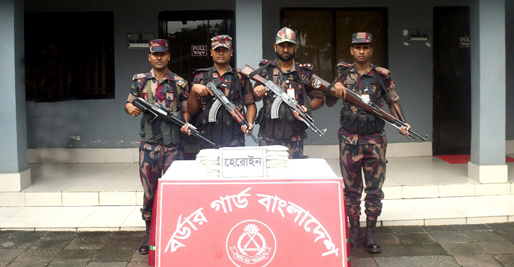 কক্সবাজারে বাসে তল্লাশি, ৩ কেজি হেরোইন জব্দ