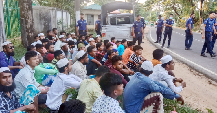 ক্যাম্প ছেড়ে পালিয়ে যাচ্ছিলেন ৫১ রোহিঙ্গা, আটক করলো পুলিশ