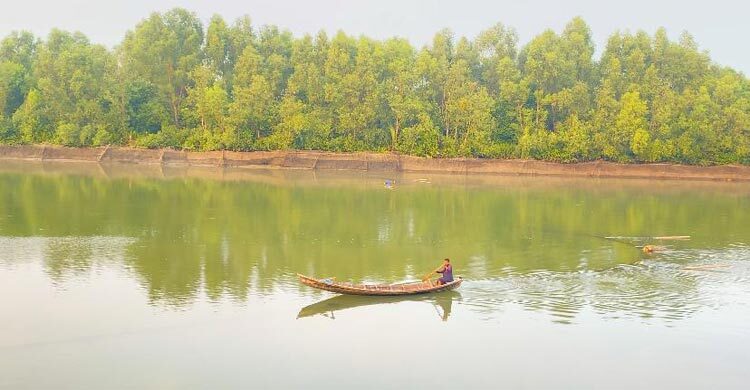 নাফ নদীতে মাইন বিস্ফোরণে যুবকের পা বিচ্ছিন্ন