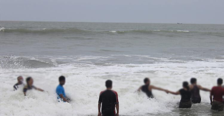 সাগরে গোসলে নেমে প্রাণ গেলো স্কুলছাত্রের