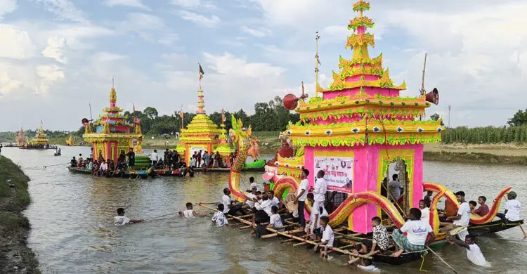 রামুতে সম্প্রীতির বন্ধনে ভাসল কল্প-জাহাজ