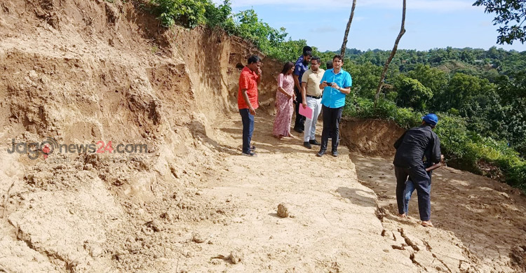 মাইকিংয়ে সীমাবদ্ধ প্রশাসন, পাহাড়ধসে বড় হচ্ছে মৃত্যুর মিছিল