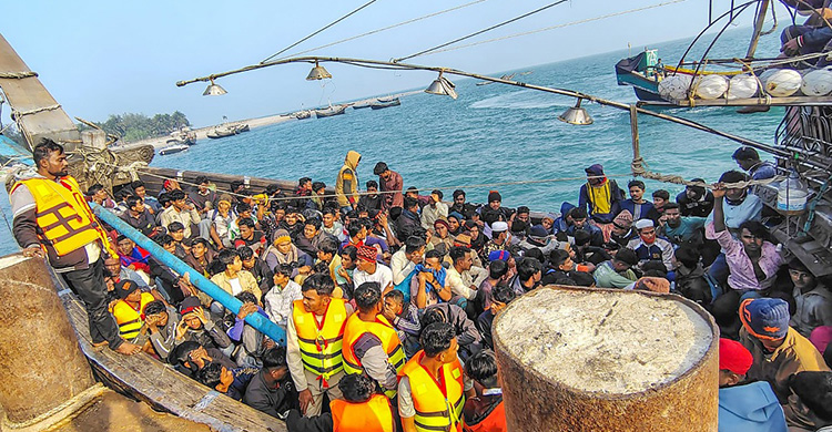 আড়াইমাসে পাচারের চেষ্টাকালে ৪৪৭ রোহিঙ্গা উদ্ধার
