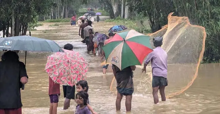 মহাসড়কে কোমরসমান পানি, দুর্ভোগে ৫-৬ লাখ মানুষ