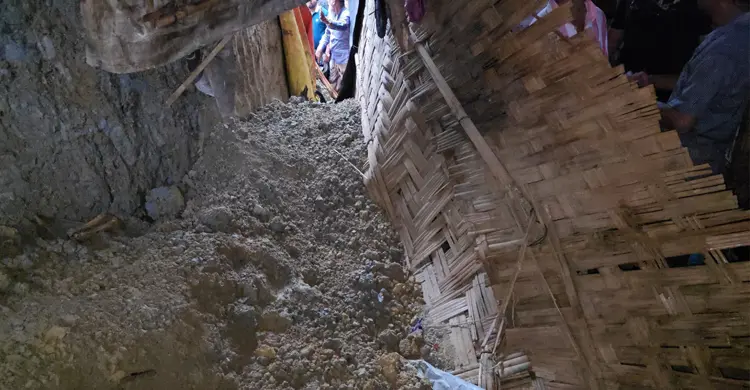 কক্সবাজারের বিস্তীর্ণ এলাকা প্লাবিত, যোগাযোগ বিচ্ছিন্ন সেন্টমার্টিন