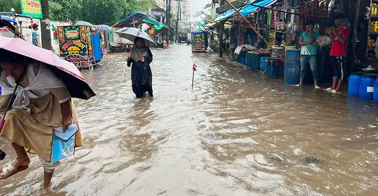 কক্সবাজারে পাহাড়ধস আতঙ্ক, উৎকণ্ঠায় কয়েক লাখ মানুষ
