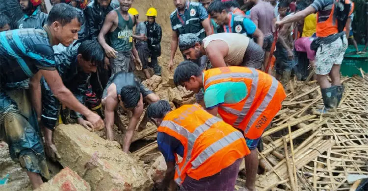 রোহিঙ্গা ক্যাম্পে পাহাড়ধসে একই পরিবারের দুজনসহ ৮ শিশু ‍নিহত