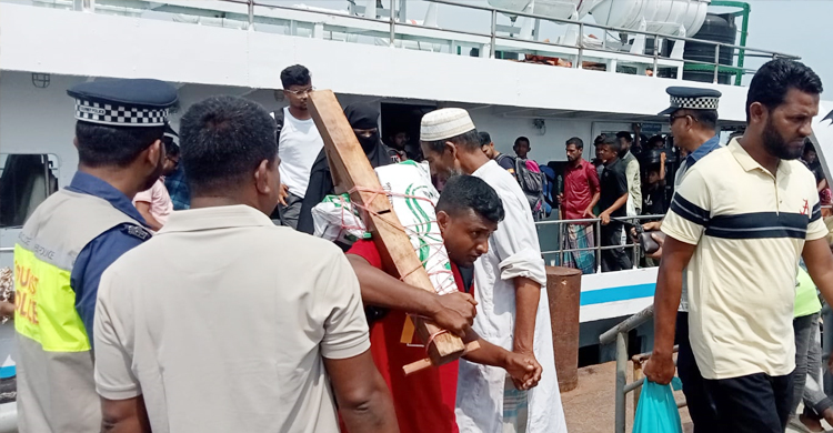 চারদিনের মাথায় ফিরলেন সেন্টমার্টিনে আটকা পড়া পর্যটকরা