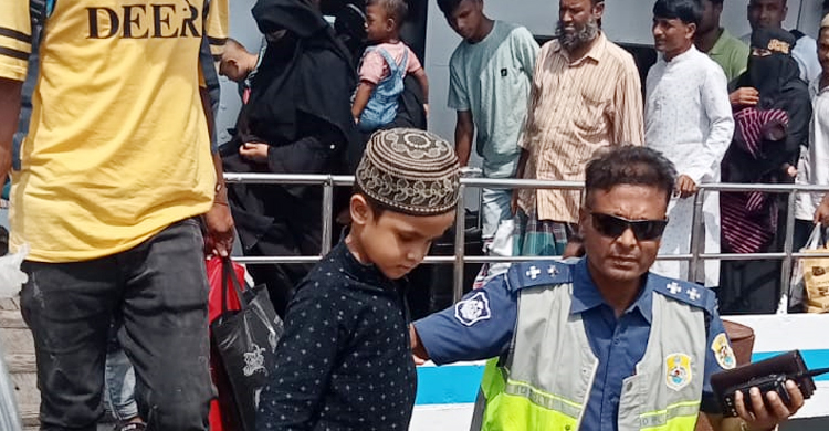 চারদিনের মাথায় ফিরলেন সেন্টমার্টিনে আটকা পড়া পর্যটকরা