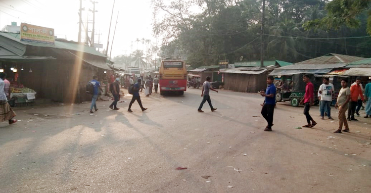 অবরোধ: কক্সবাজারে বন্ধ দূরপাল্লার বাস