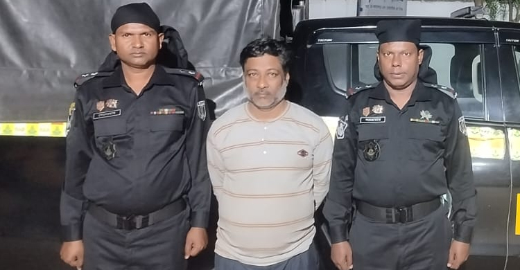 কক্সবাজারে টিসিবির ৩৪২ লিটার সয়াবিন তেলসহ মজুতদার আটক