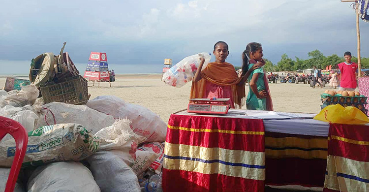 লাখ টাকার ভোগ্যপণ্যের বিনিমিয় মিললো দেড় মেট্রিক টন প্লাস্টিক