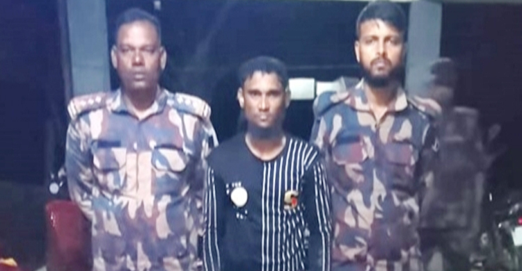 টেকনাফে সোয়া এক লাখ ইয়াবাসহ রোহিঙ্গা যুবক আটক