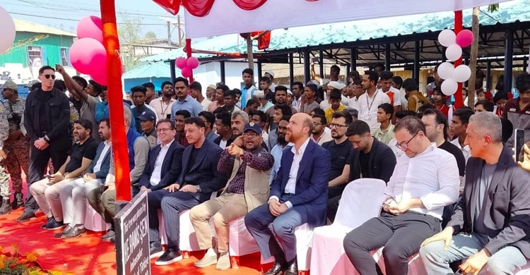 রোহিঙ্গা ক্যাম্প পরিদর্শনে এরদোয়ানপুত্র ও মেসুত ওজিল