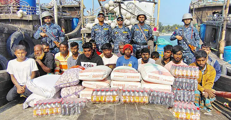 সেন্টমার্টিনে মিয়ানমারগামী দুই ট্রলারসহ ১৯ চোরাকারবারি আটক