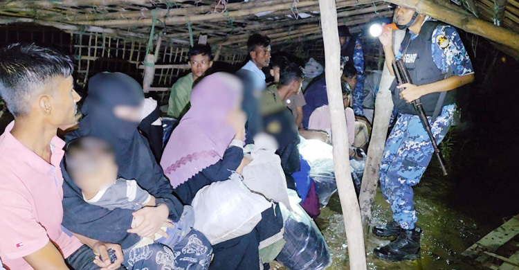 পাহাড়ে পাচারচক্রের আস্তানা থেকে নারী-শিশুসহ উদ্ধার ২১