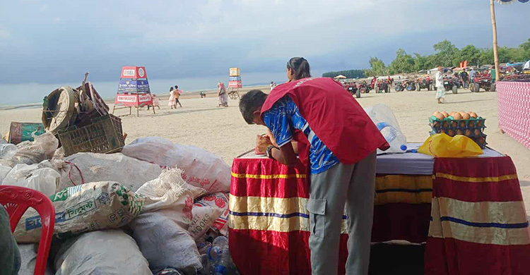 দেড় টন প্লাস্টিকের বিনিমিয়ে মিললো লাখ টাকার ভোগ্যপণ্য