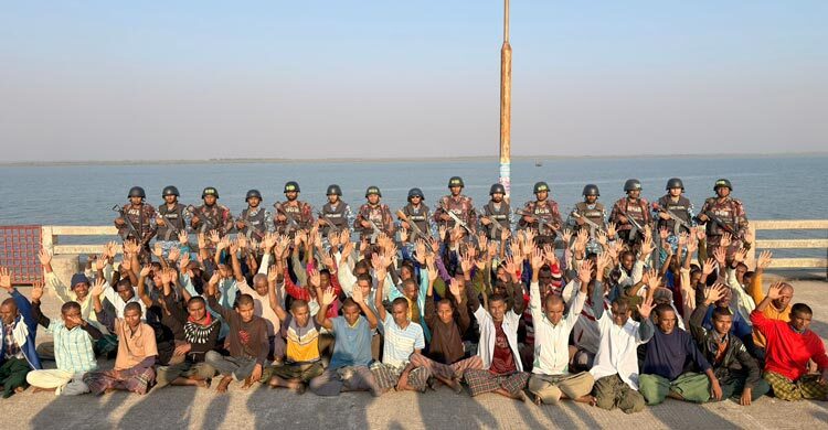 নাফ নদী দিয়ে ৭৩ বাংলাদেশি জেলেকে ফেরত দিলো আরাকান আর্মি