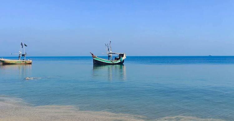 নাফ নদী থেকে ৫ বাংলাদেশিকে ধরে নিয়ে গেলো আরাকান আর্মি