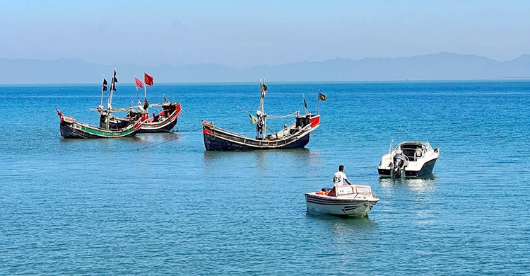 টেকনাফ সৈকতে ভেসে এলো তরুণ-তরুণীর মরদেহ