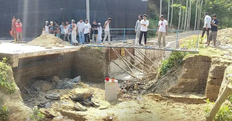 কক্সবাজারে কালভার্ট নির্মাণকালে মাটিচাপা পড়ে দুই শ্রমিকের মৃত্যু