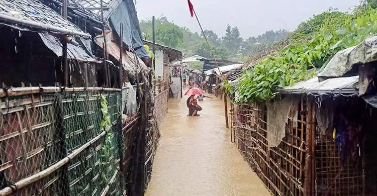 টানা বৃষ্টিতে রোহিঙ্গা ক্যাম্পের নিম্নাঞ্চল প্লাবিত