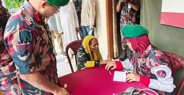 বিজিবির চিকিৎসা-আর্থিক সহায়তা পেলো ঘুমধুমের ৬০০ অসহায়