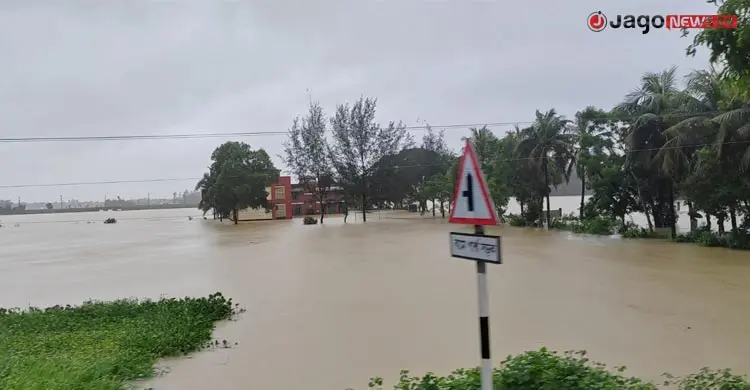 পাহাড়ি ঢল-বৃষ্টিতে বিপর্যস্ত কক্সবাজার