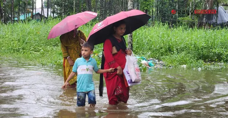 পাহাড়ি ঢল-বৃষ্টিতে বিপর্যস্ত কক্সবাজার