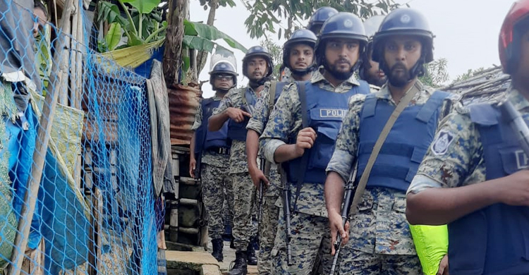 রোহিঙ্গা ক্যাম্পে পুলিশ-র&zwnj;্যাব-বিজিবির অভিযান শুরু
