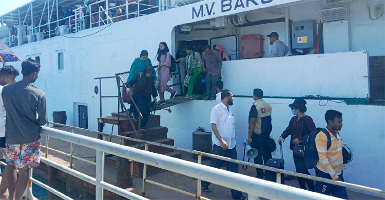 ফিরেছেন সেন্টমার্টিনে আটকা পড়া ৪ শতাধিক পর্যটক