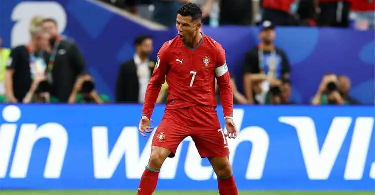 আবারও গোল রোনালদোর, ৩-০ ব্যবধানে এগিয়ে পর্তুগাল
